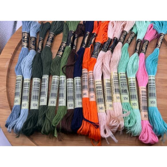 Huge 500 Lot of DMC Embroidery Floss Skeins Cross Stitch Thread NIP #01-3000s*** - Picture 13 of 14